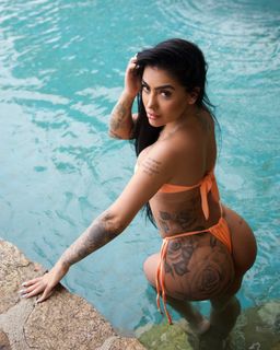 MC Mirella feet photo thumbnail