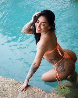 MC Mirella feet photo thumbnail