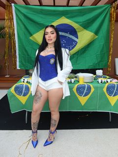 MC Mirella feet photo 7