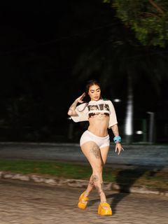 MC Mirella feet photo 2