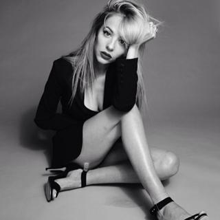 MacKenzie Porter feet photo 10