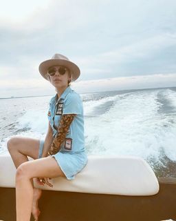 MacKenzie Porter feet photo 10