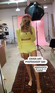 MacKenzie Porter feet photo 15
