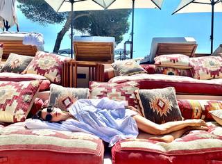 Macarena Gómez feet photo thumbnail