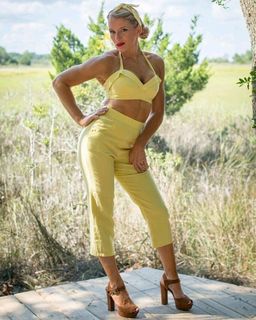 Macey Estrella feet photo thumbnail