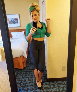 Macey Estrella feet photo thumbnail