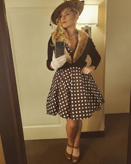 Macey Estrella feet photo thumbnail