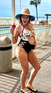 Macey Estrella feet photo thumbnail