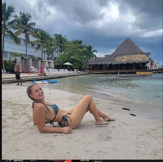 Macey Estrella feet photo thumbnail