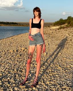 Maci Currin feet photo 3