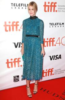 Mackenzie Davis feet photo thumbnail