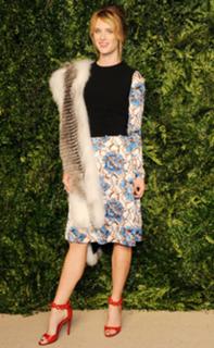 Mackenzie Davis feet photo thumbnail