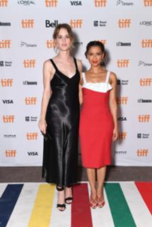 Mackenzie Davis feet photo thumbnail