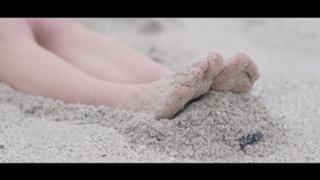 Mackenzie Davis feet photo thumbnail