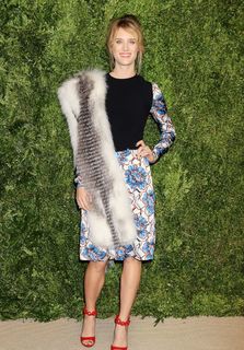 Mackenzie Davis feet photo thumbnail