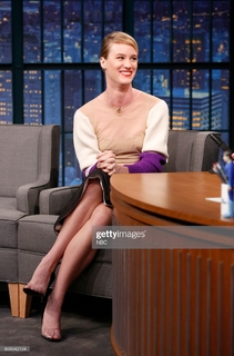 Mackenzie Davis feet photo thumbnail