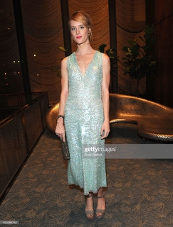 Mackenzie Davis feet photo thumbnail