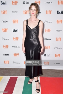 Mackenzie Davis feet photo thumbnail