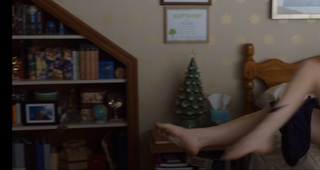 Mackenzie Davis feet photo thumbnail
