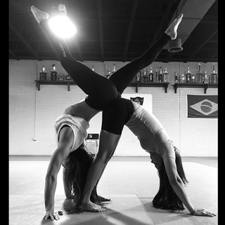 Mackenzie Dern feet photo thumbnail