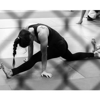 Mackenzie Dern feet photo thumbnail