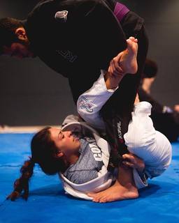 Mackenzie Dern feet photo thumbnail