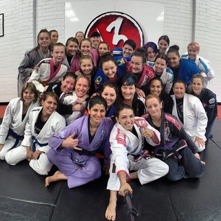 Mackenzie Dern feet photo thumbnail