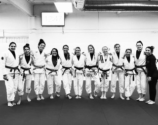 Mackenzie Dern feet photo thumbnail