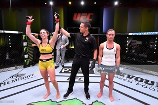 Mackenzie Dern feet photo thumbnail