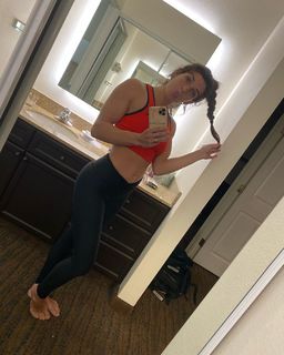 Mackenzie Dern feet photo thumbnail