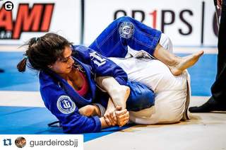 Mackenzie Dern feet photo thumbnail