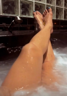 Mackenzie Dern feet photo thumbnail