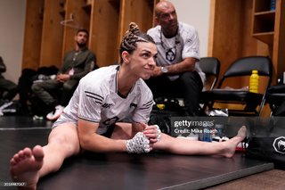 Mackenzie Dern feet photo thumbnail