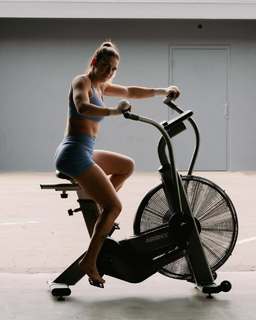 Mackenzie Dern feet photo thumbnail