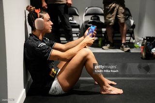 Mackenzie Dern feet photo thumbnail