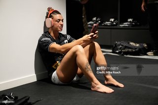 Mackenzie Dern feet photo thumbnail