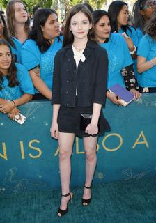 Mackenzie Foy feet photo thumbnail
