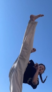 Mackenzie Foy feet photo thumbnail