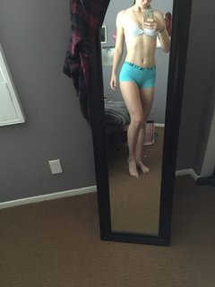 Mackenzie Lintz feet photo 16