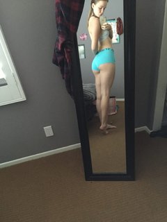 Mackenzie Lintz feet photo 15