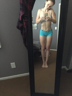 Mackenzie Lintz feet photo 14