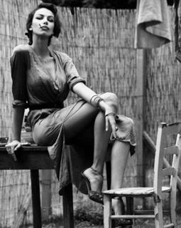 Madalina Ghenea feet photo thumbnail