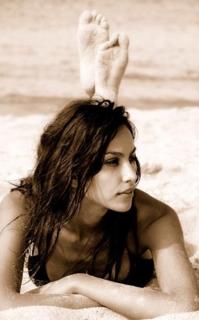 Madalina Ghenea feet photo thumbnail