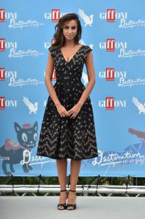 Madalina Ghenea feet photo thumbnail