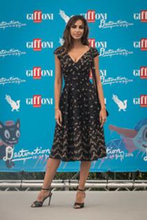 Madalina Ghenea feet photo thumbnail