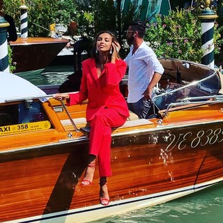 Madalina Ghenea feet photo thumbnail