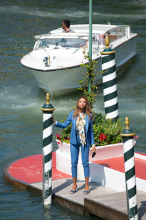 Madalina Ghenea feet photo thumbnail