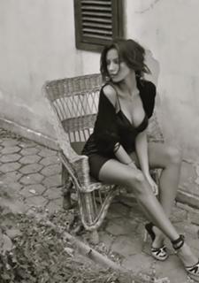 Madalina Ghenea feet photo thumbnail