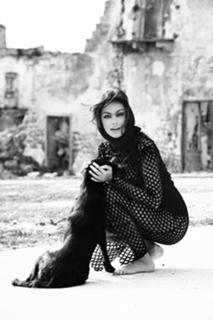 Madalina Ghenea feet photo thumbnail