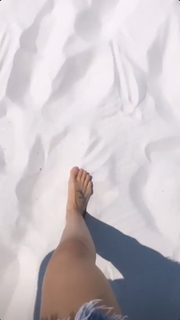 Madalyn Horcher feet photo 4